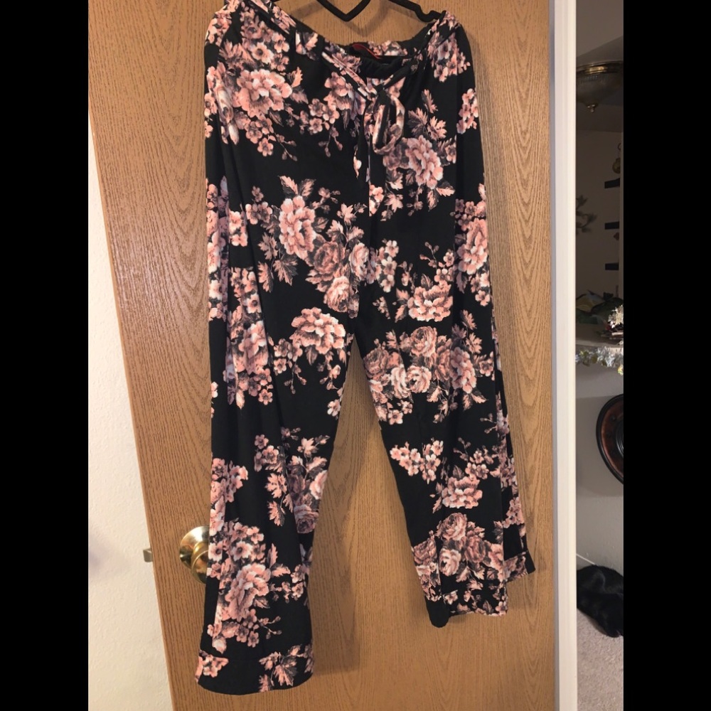 Plus size stretch floral tie waist pants